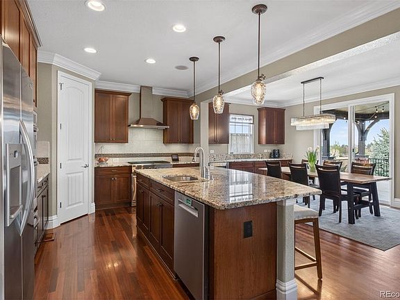 4th image of 479 Maplehurst Drive
