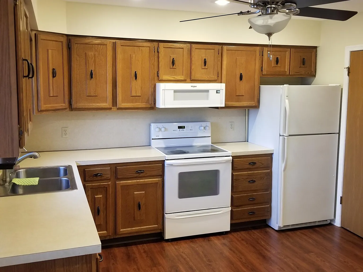 2 bed, 1.5 bath, 1022 sqft, $1,450 — Photo 3