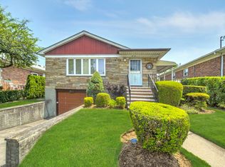 6915 171st St, Fresh Meadows, NY 11365
