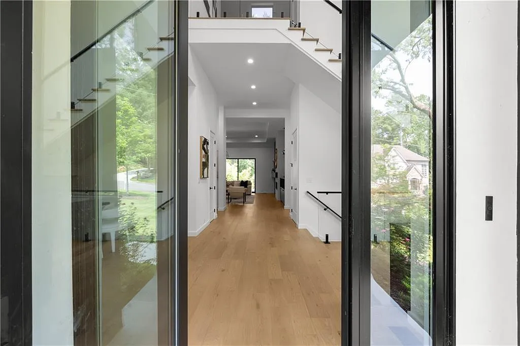 6 bed, 7.5 bath, 7040 sqft, $25,000 — Photo 3