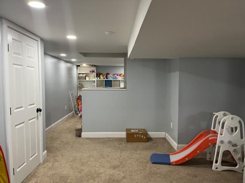 1st image of 300 Orinda Dr