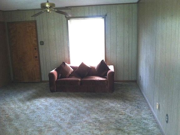 4th image of 202 Ellen Dr