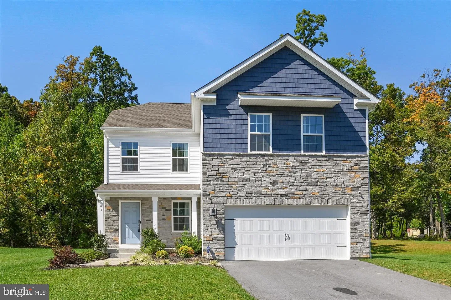 4 bed, 2.5 bath, 2335 sqft, $3,300 — Photo 2