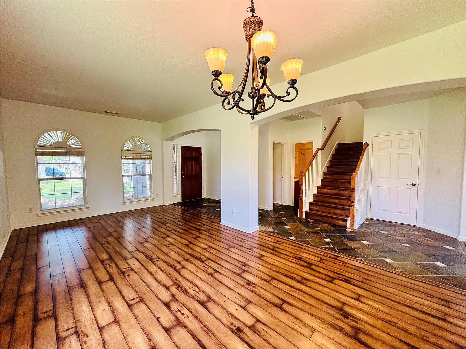 5 bed, 3.0 bath, 2921 sqft, $2,900 — Photo 3