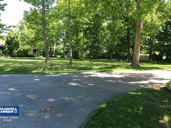 3rd image of 2599 Oakcrest Dr