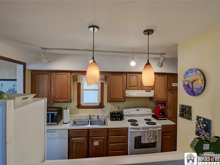 2372 Lakeside Dr — Photo 25