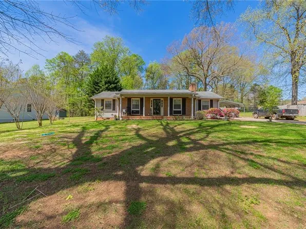 6616 Andes St, Germanton, NC 27019