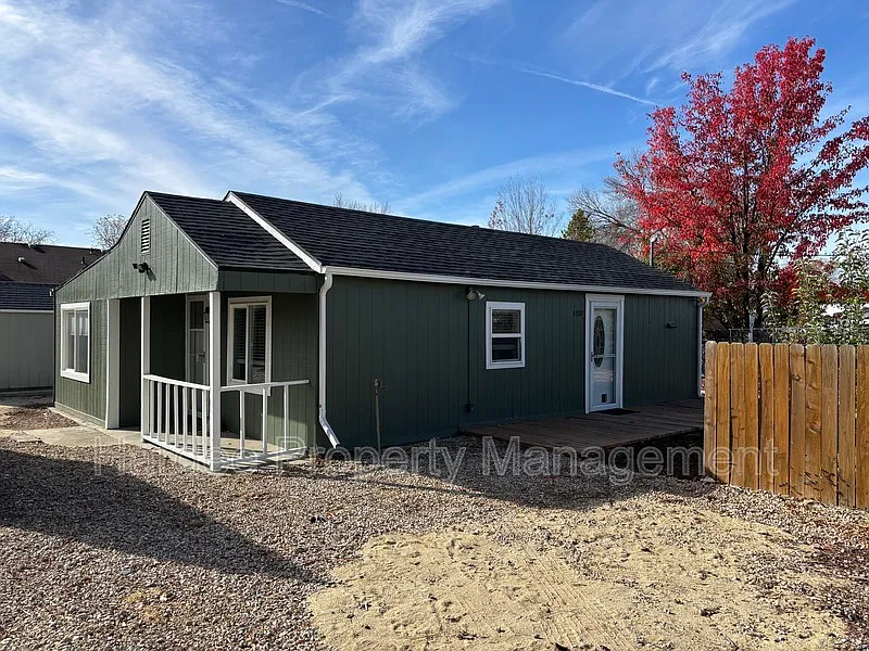 2 bed, 1.0 bath, 900 sqft, $1,595 — Photo 1