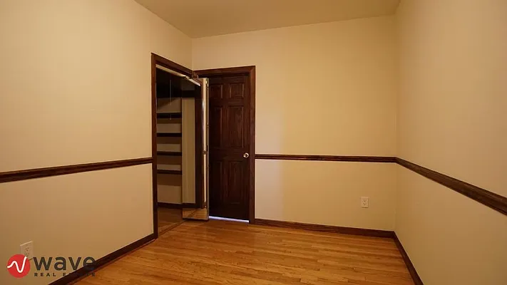 Rented by Wave Real Estate Group | media 9