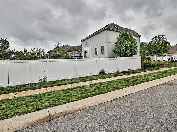 5th image of 3016 S Granite Ave