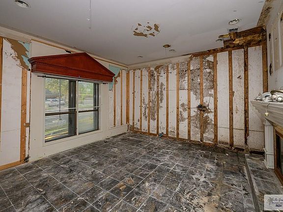 3rd image of 2930 Emerald Lake Dr