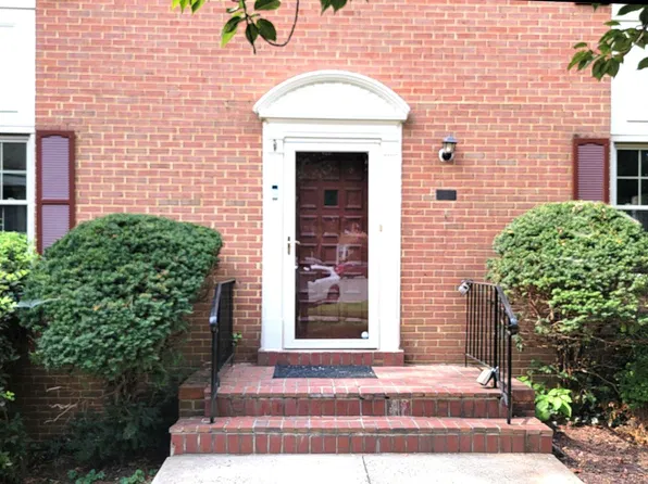 2672 Centennial Ct, Alexandria, VA 22311