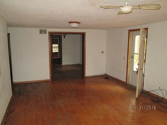 2nd image of 423 Willow Ln