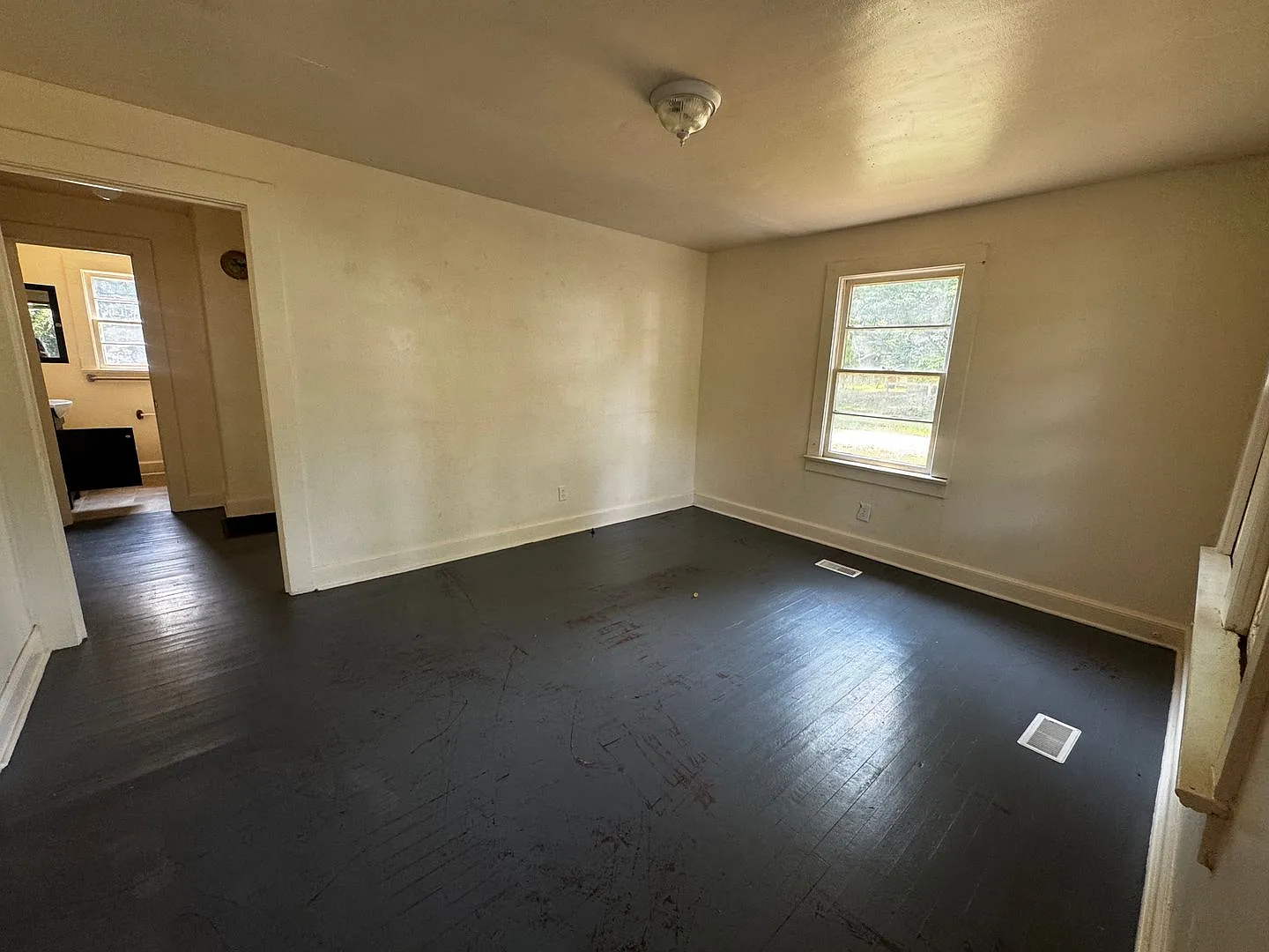 2/1 House in Shelby, NC — Photo 4