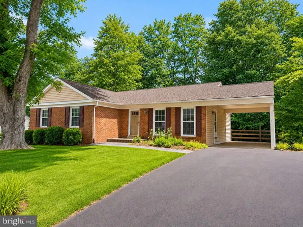 10828 Broadwater Dr, Fairfax, VA 22032