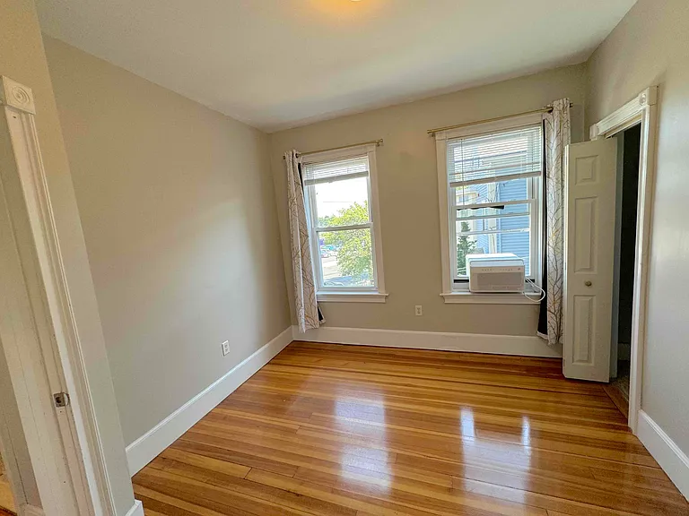 Small bedroom 2