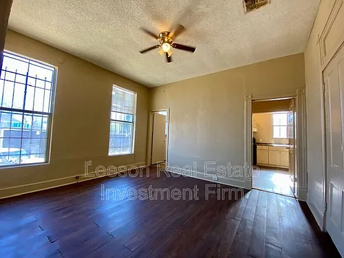 517 E Stoner Ave Photo 1
