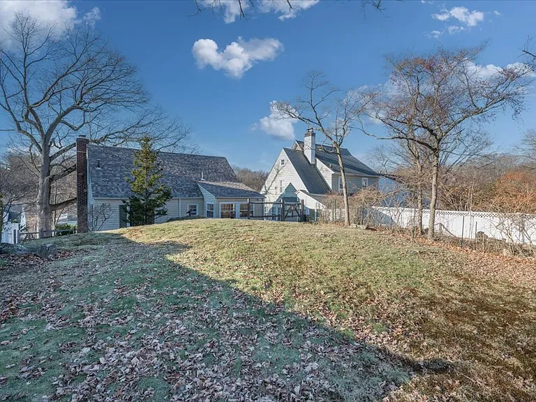 46 Upland Ave — Photo 22