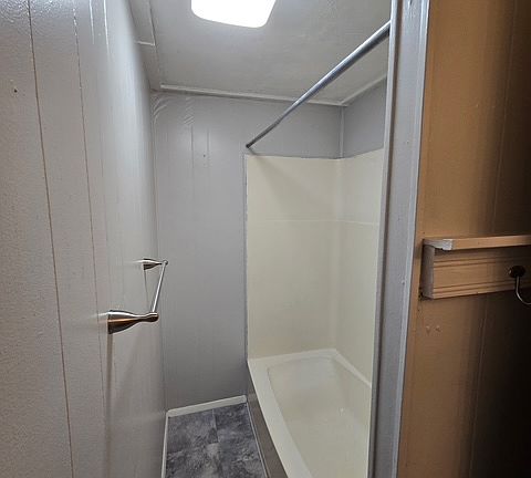 5th image of 13 East Rd APT 6
