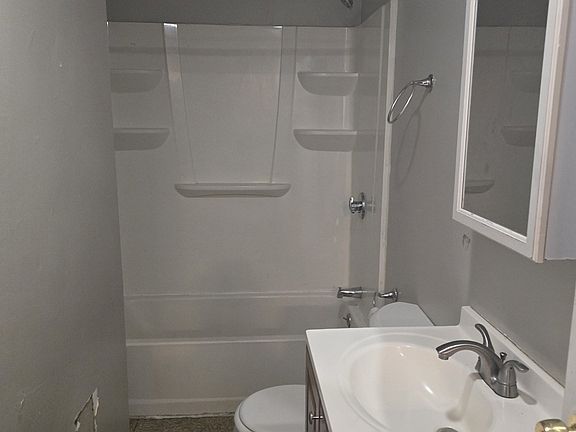 5th image of 529 Union St APT 1L
