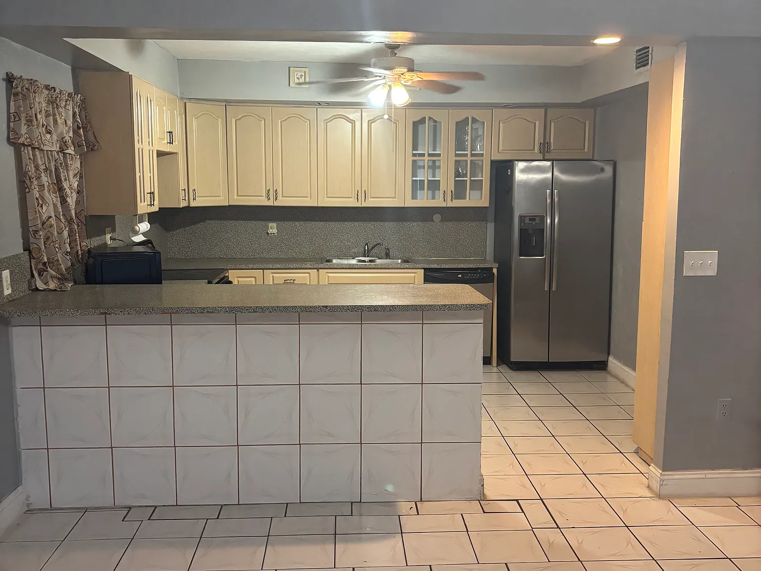 3 bed, 1100 sqft, $2,500 — Photo 2