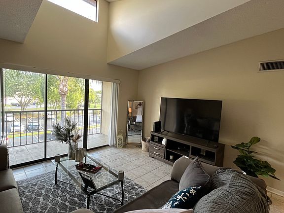 3rd image of 208 Foxtail Dr APT E3
