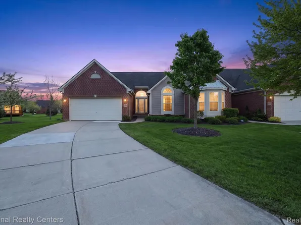 1601 Nottingham Ct, Walled Lake, MI 48390