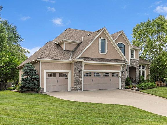 4th image of 2416 NE Willow Creek Ln