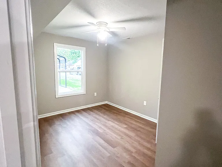320 W South St — Photo 14