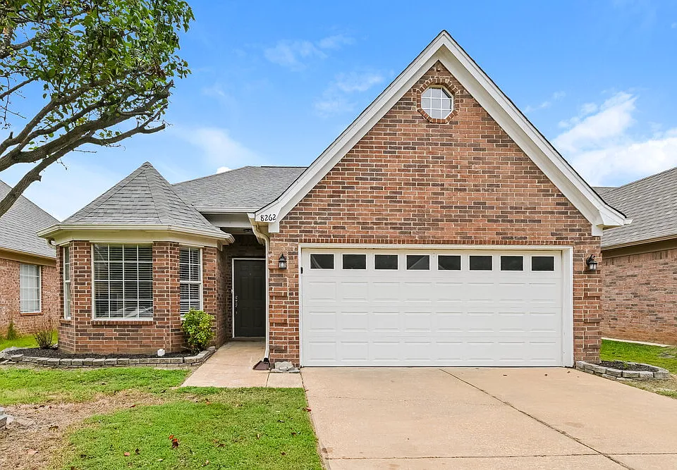 8262 Regal Bend Dr