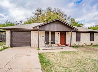 1424 W Torrey St, Granbury, TX 76048