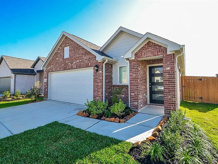 7402 Sunlit Harbor Dr — Photo 1