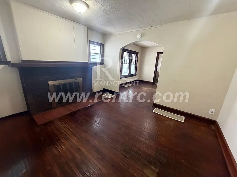625.5 Commercial St — Photo 6