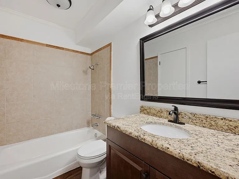914 W Washington St #F — Photo 17