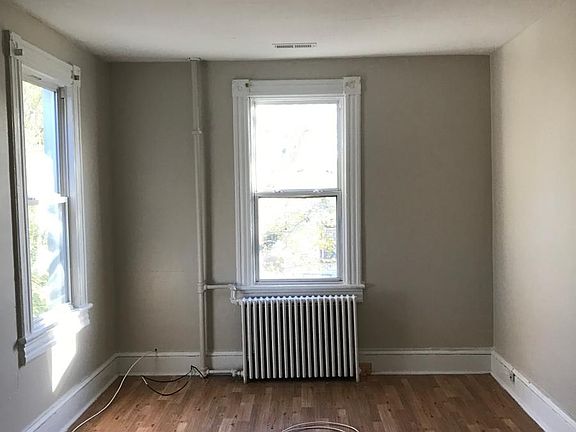 3rd image of 605 Jamestown Ave #B