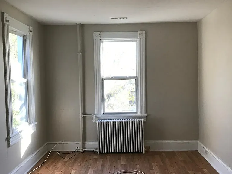 605 Jamestown Ave #B — Photo 3
