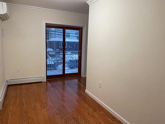 5th image of 15032 Roosevelt Ave #2