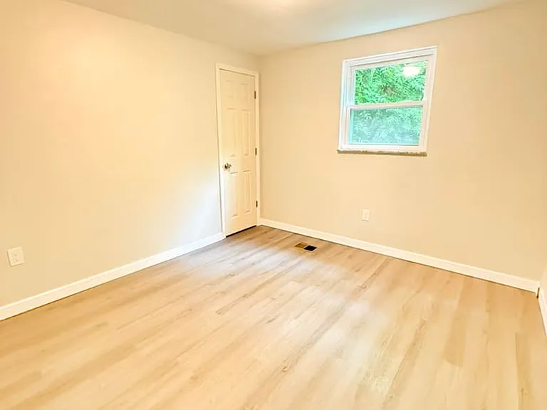 472-474 Guylyn Dr — Photo 7