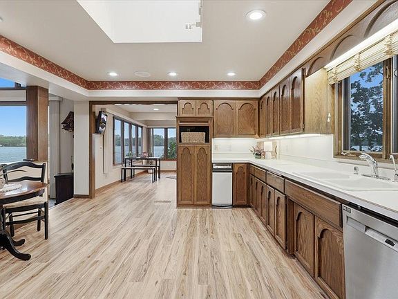5th image of 737 Carla Ln