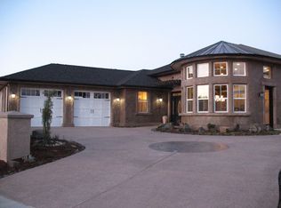 77 Hidden Valley Dr, Eagle Pt, OR 97524