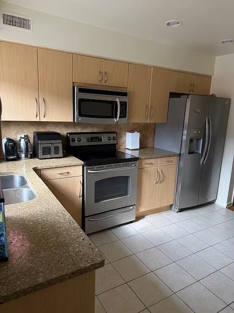 Building Photo - 9445 Bay Colony Dr #6