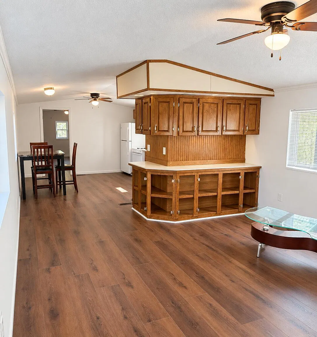 2 bed, 1.0 bath, 1064 sqft, $1,300 — Photo 4