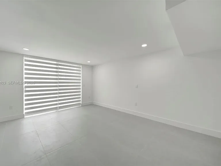 1083 W 38th St #23-8 — Photo 12