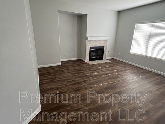 3rd image of 1003 Duxbury Ct
