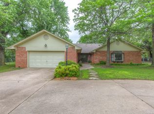 10469 Edgewood Dr, Sand Springs, OK 74063