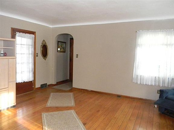 2nd image of 320 W Vine St