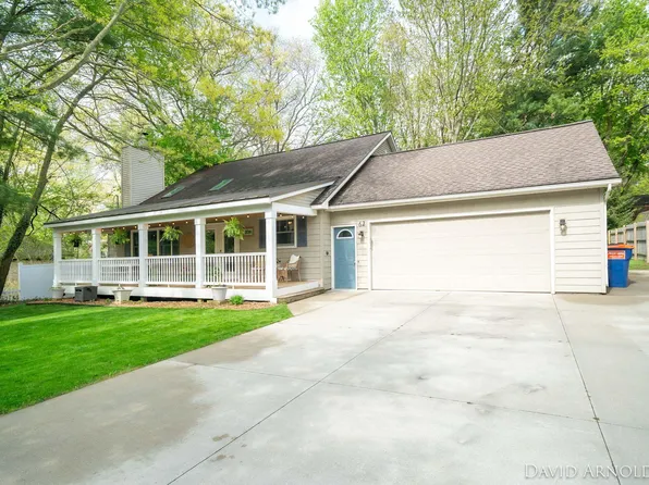 62 S 168th Ave, Holland, MI 49424