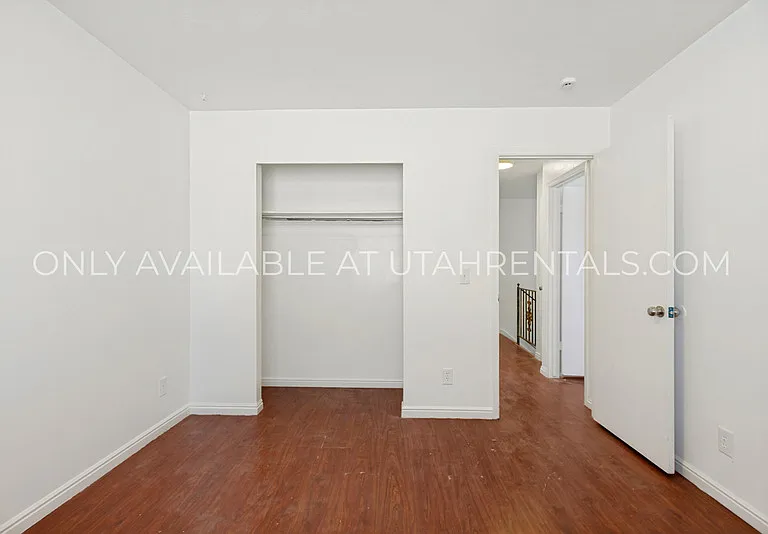 228 W Foxbridge Dr — Photo 15