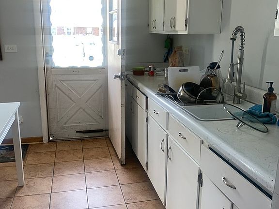 5th image of 213 Lafayette St #0