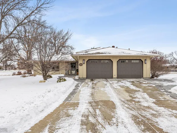 3925 River Dr S, Fargo, ND 58104